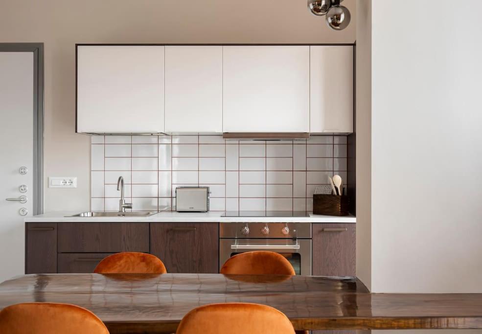 Blue & Orange House Lovely Modern Milão