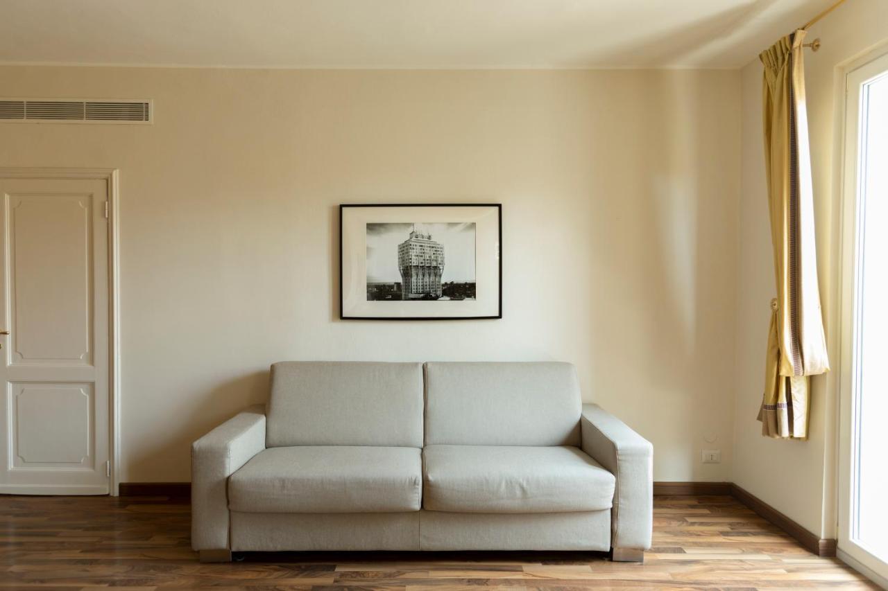Montenapoleone - Sant Andrea Charme Penthouse Apartment *