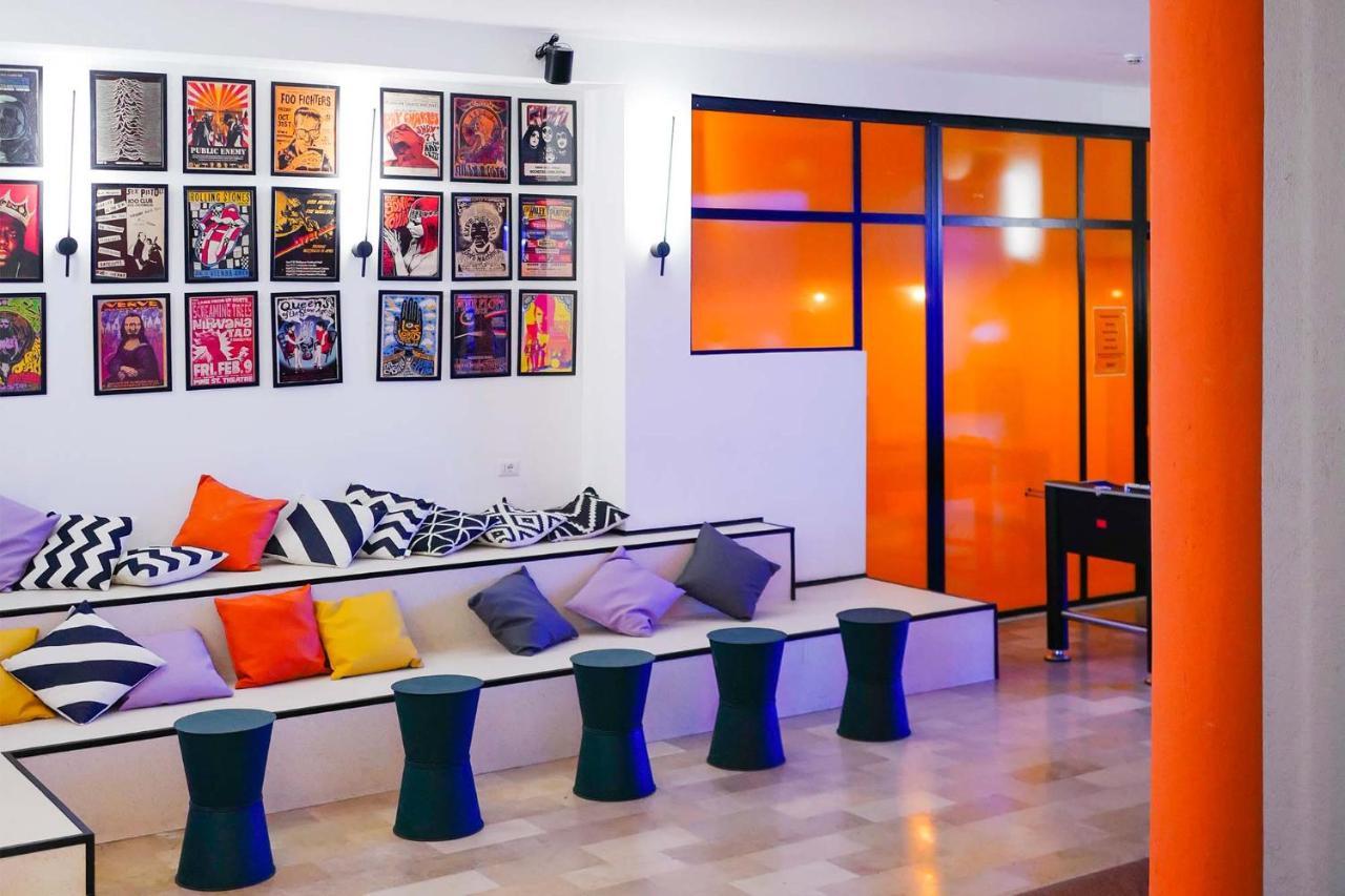 Hostel Yellowsquare