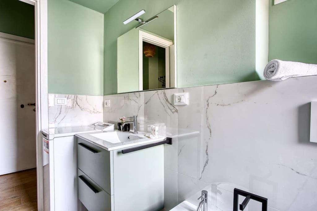 Altido Quirky Flat With Balcony *