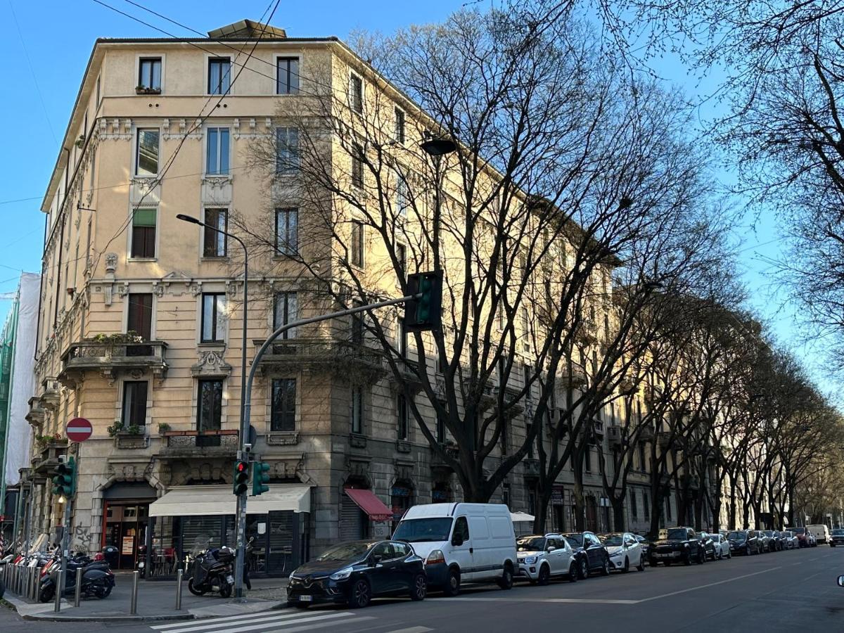 Lovely Flat In Early 20th Century Building Milão