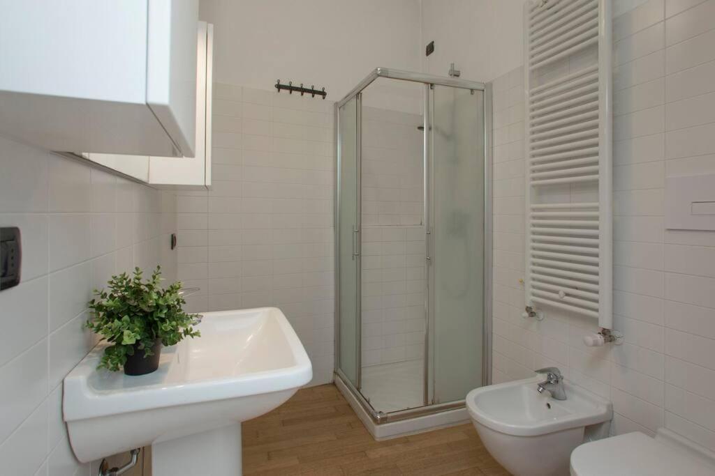 Stazione - Nuovo E Moderno Appartamento. Apartment Milan
