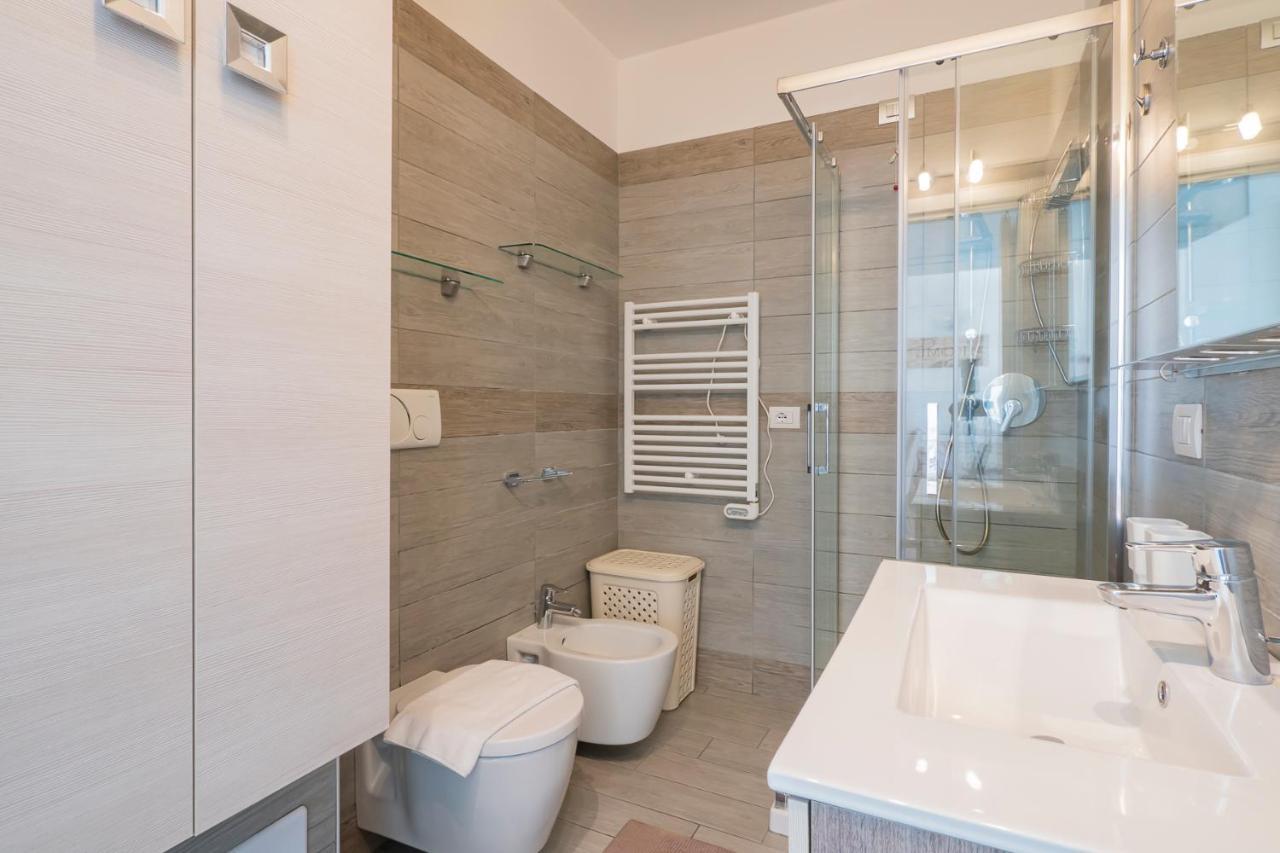 Apartment Luxury Near Linate Quintiliano 7 *
