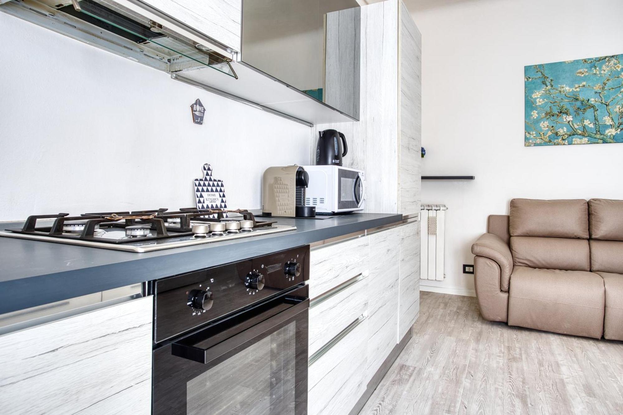 Joivy Chic 1 Bed Flat *
