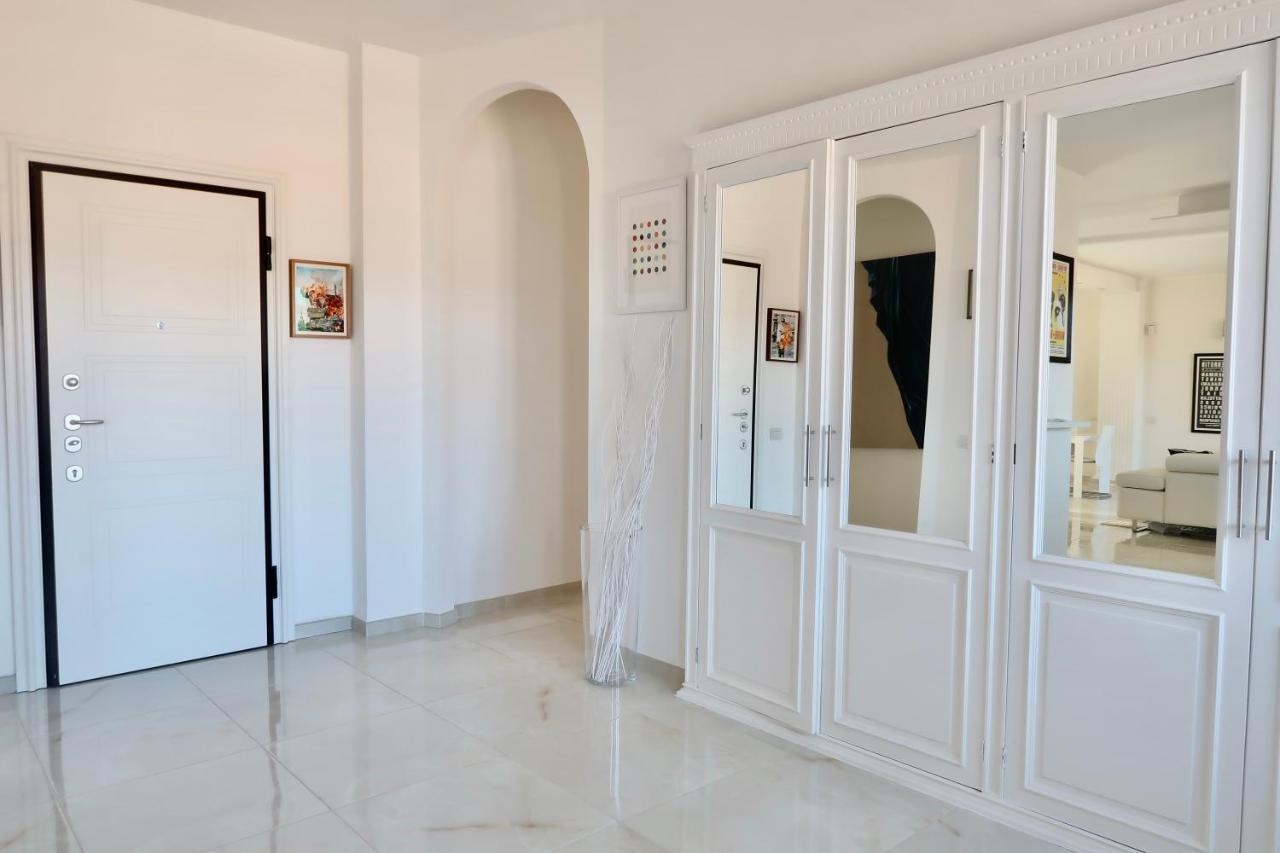 Lux 180sqm Flat - Entire Last Floor Apartment Mailand