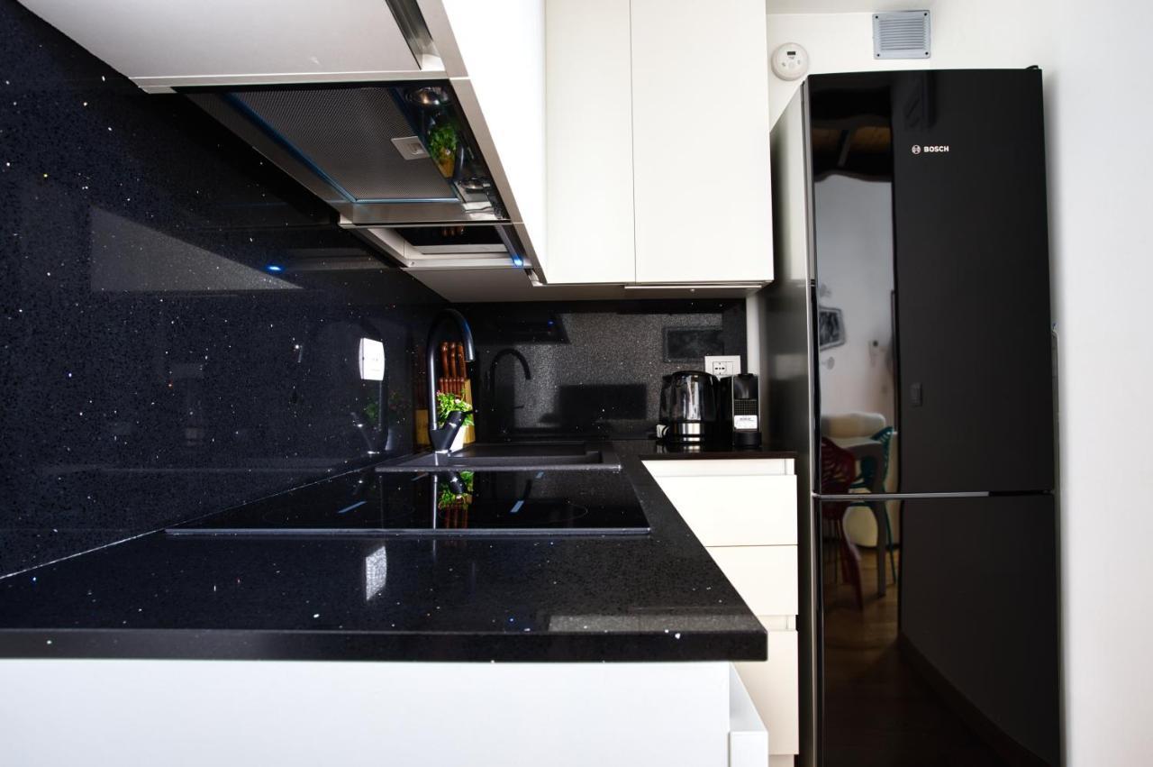Apartment Joivy Charismatic 1-bed Flat With Parking Mailand