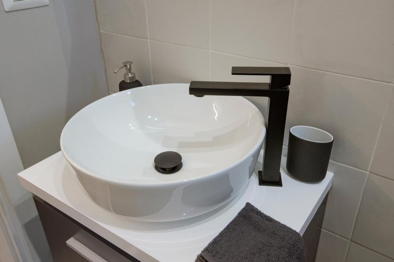 Super Modern And Design Apartment, A Due Passi Dai Navigli *