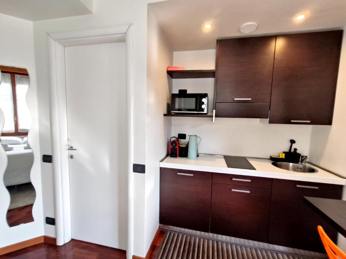Exclusive And Unobtainable Big Terrace In Downtown With Ac, Wifi, Subway M1 And M2 In Shopping Area *