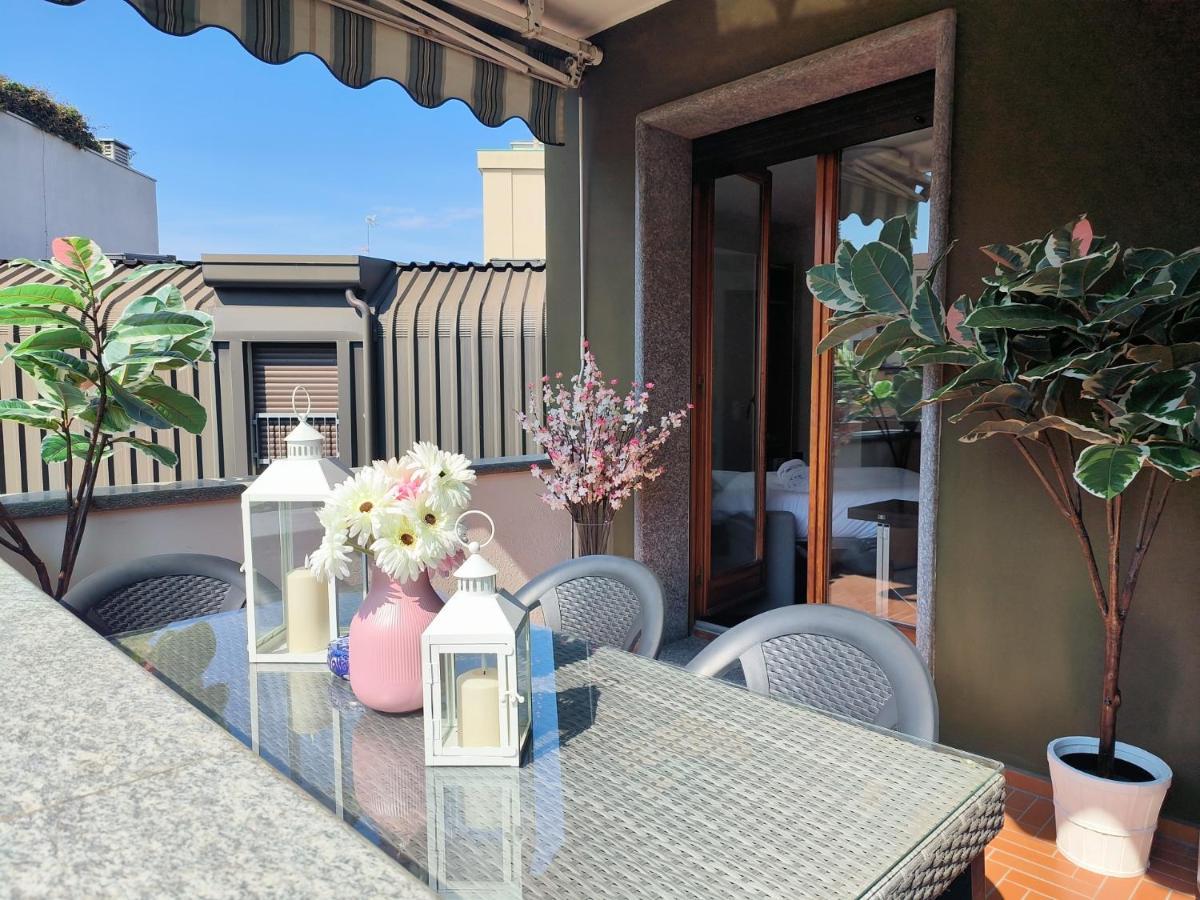 Exclusive And Unobtainable Big Terrace In Downtown With Ac, Wifi, Subway M1 And M2 In Shopping Area Apartment Mailand
