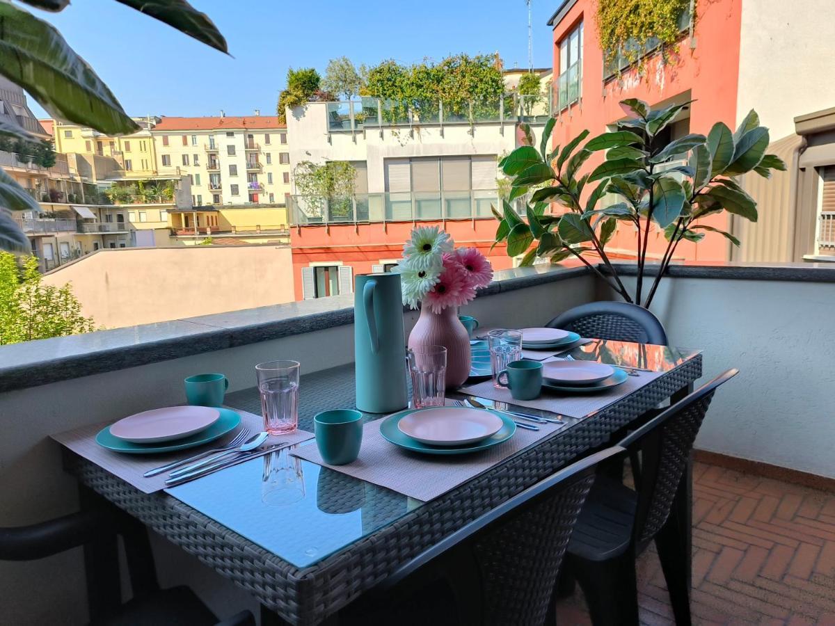 Exclusive And Unobtainable Big Terrace In Downtown With Ac, Wifi, Subway M1 And M2 In Shopping Area