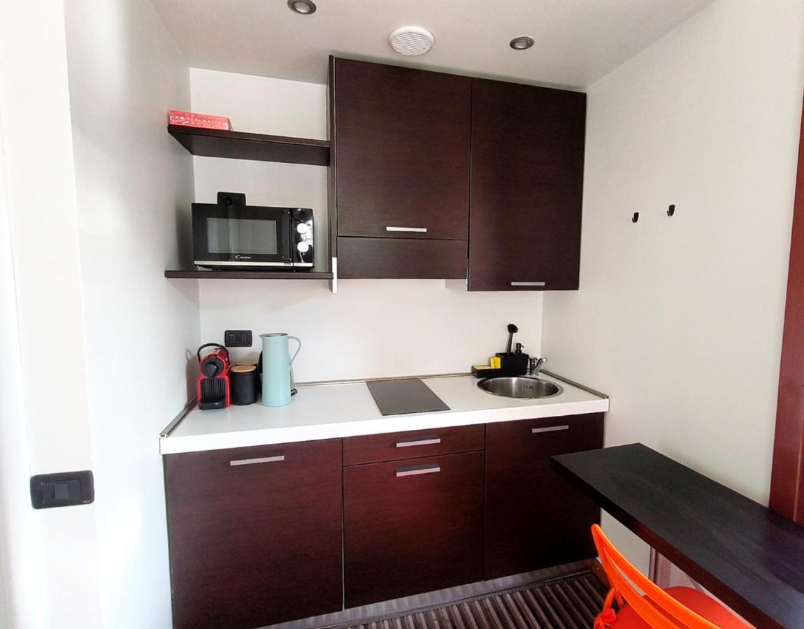 Exclusive And Unobtainable Big Terrace In Downtown With Ac, Wifi, Subway M1 And M2 In Shopping Area *