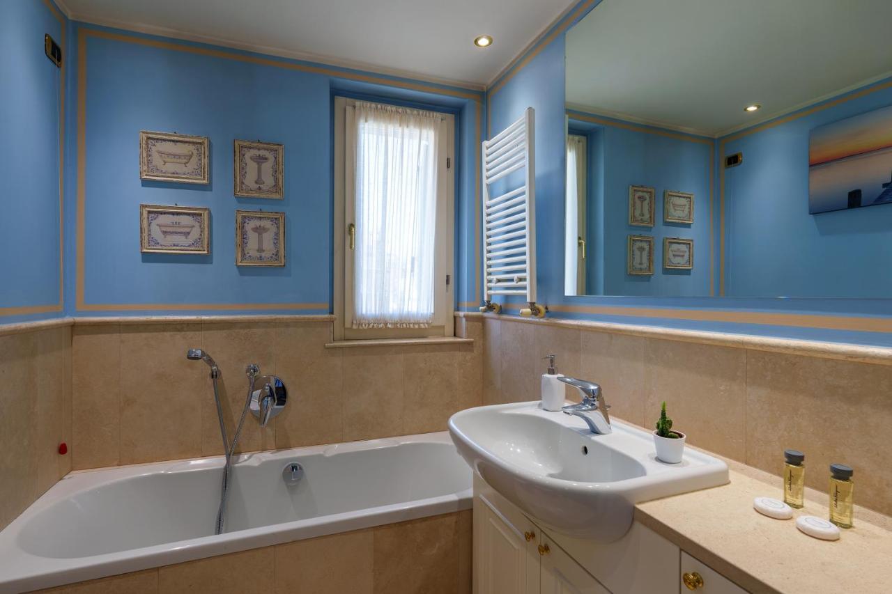 Apartment Montenapoleone-duomo Attico Di Lusso E Parcheggio Privato *