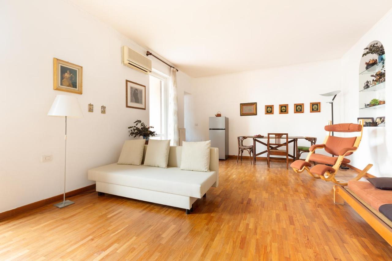 Cozy With Balcony - Porta Romana District Apartment Mailand