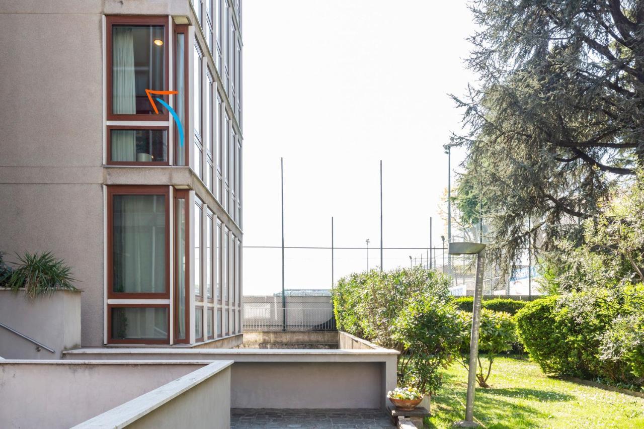 Twins - Tolstoj District Mailand