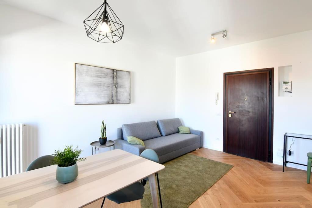 Apartamento Luminoso Bilocale Con Terrazzino Milão