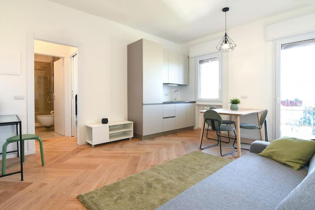 Apartamento Luminoso Bilocale Con Terrazzino *