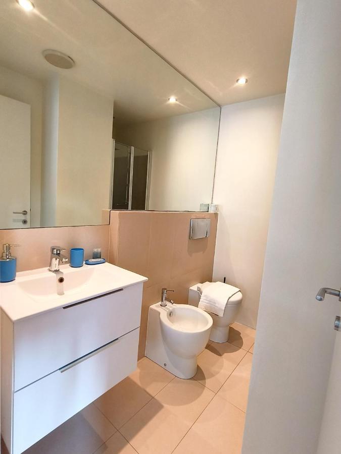 Exclusive And Unobtainable Big Terrace In Downtown With Ac, Wifi, Subway M1 And M2 In Shopping Area Apartment