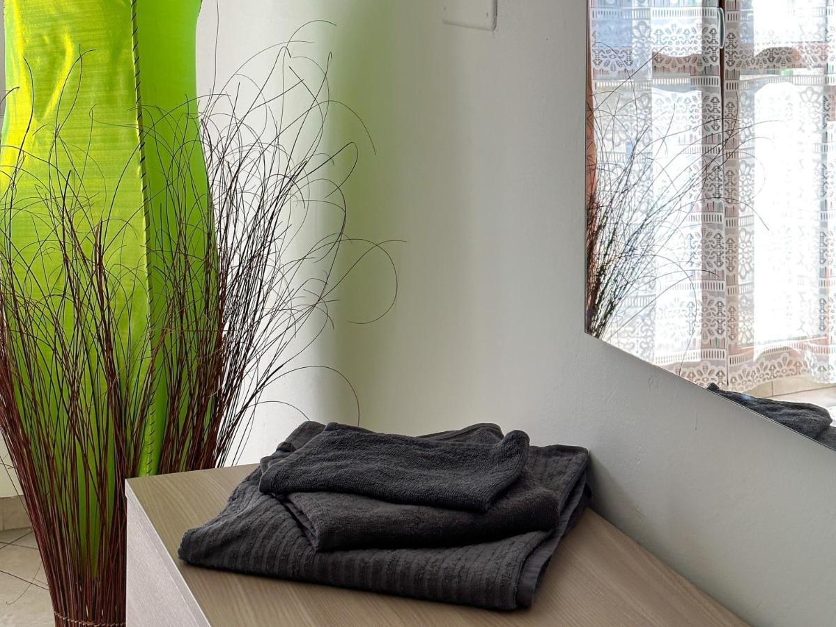 Modern Isola - Metro & Self-checkin Apartment