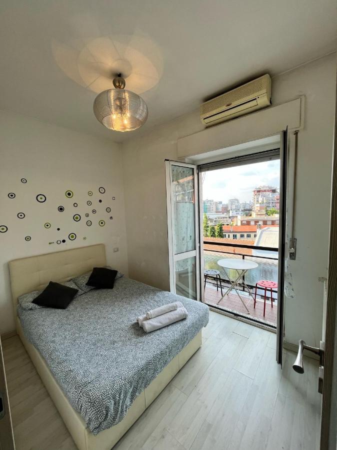 Close To The Yellow Metro Apartment *