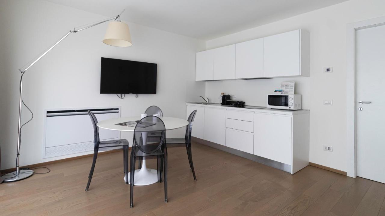 Italianway - Corso 11 * Milan