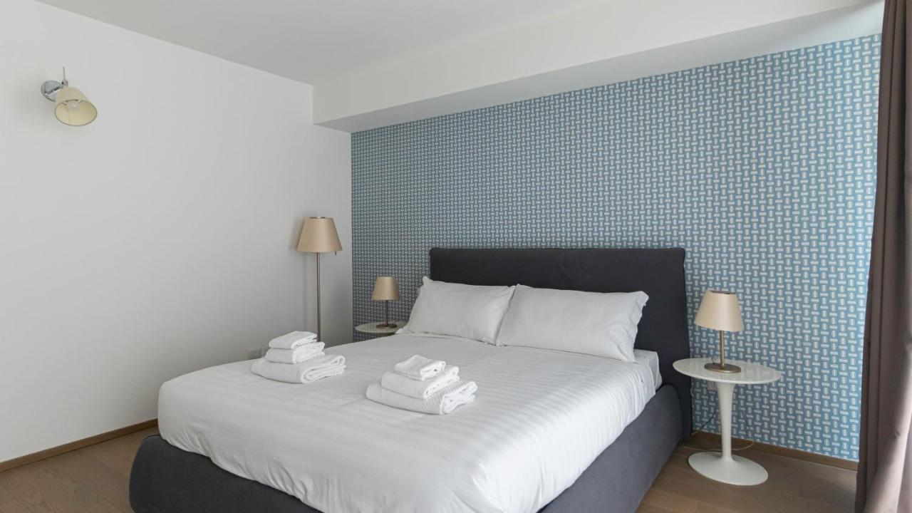 Italianway - Corso 11 * Milan