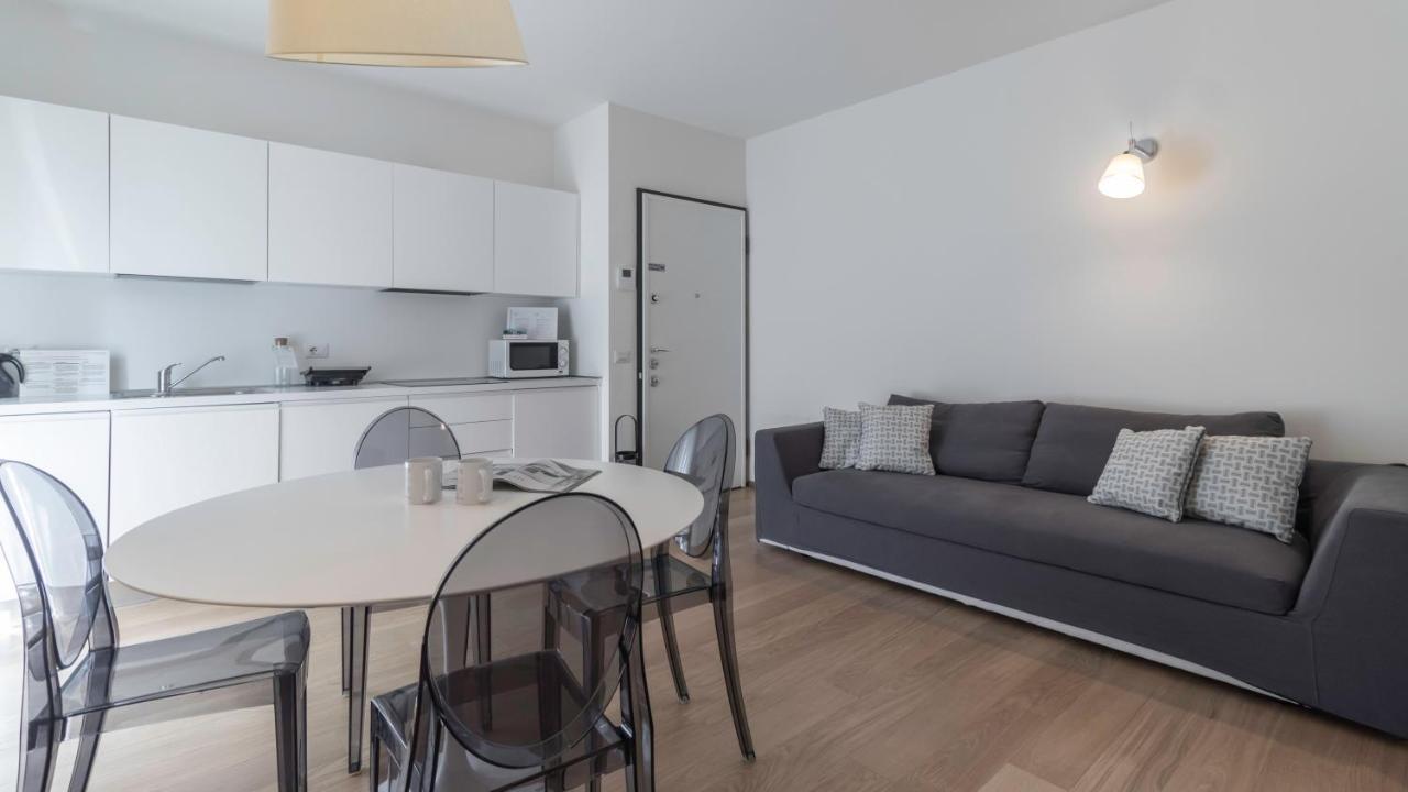Italianway - Corso 11 * Milan