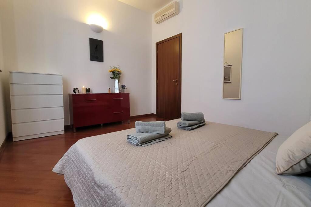 Apartment Navigli-centro Stylish In Design District *