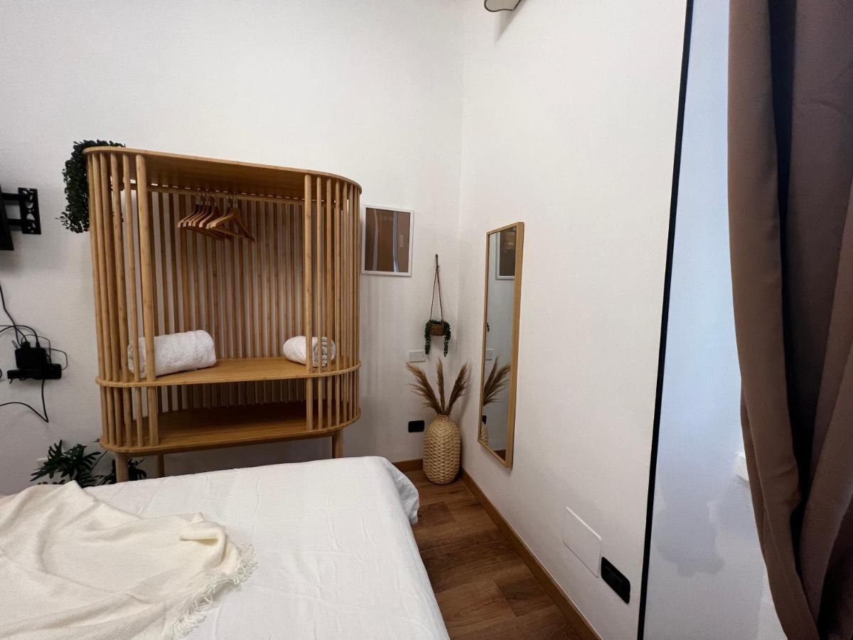 Regina Ai Navigli - Sky Tv, Wifi And Breakfast Box Apartment