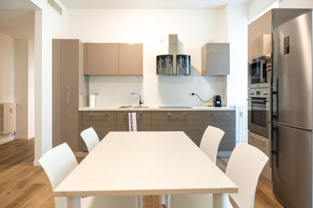 Apartment 15min Metro Duomo - Rho Fiera - Skyscraper Kitchen