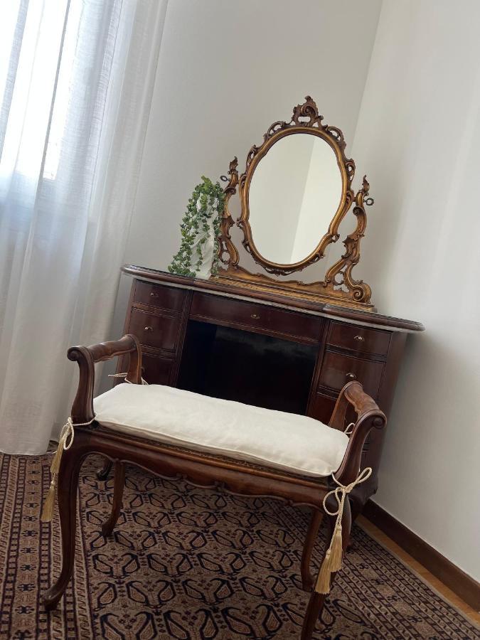 Rebecca's Collection: Manzoni *