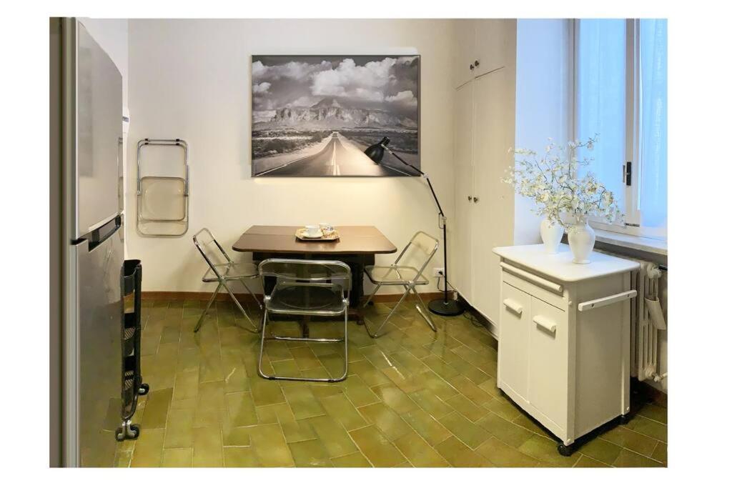Elegant San Babila ,5 Minutes From Duomo Apartment Mailand