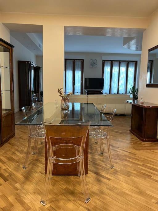 Elegant Apartment *