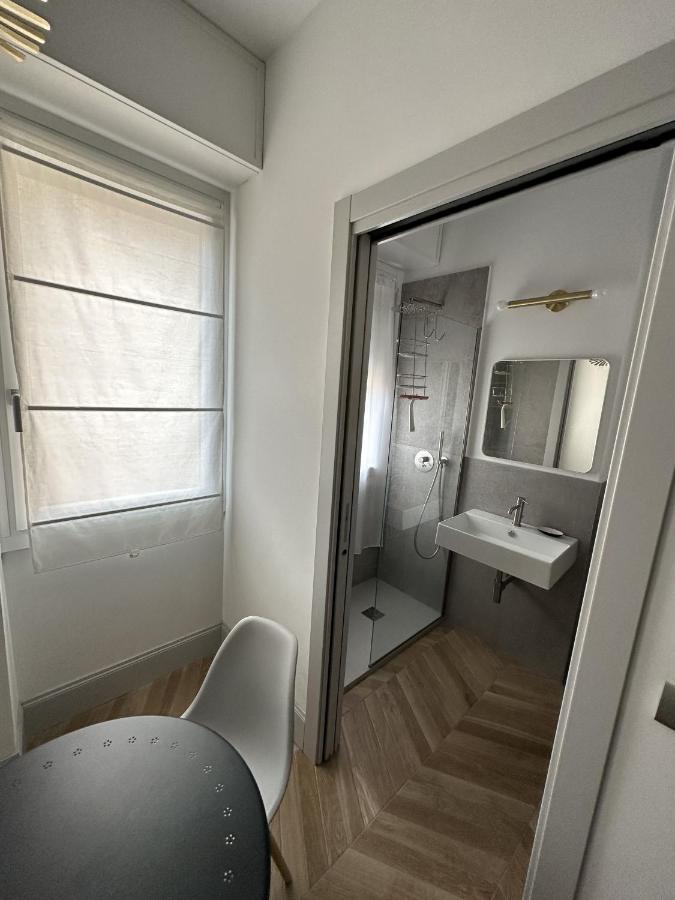 Place - Piazza V Giornate In The Center- Wifi - Netflix Apartment