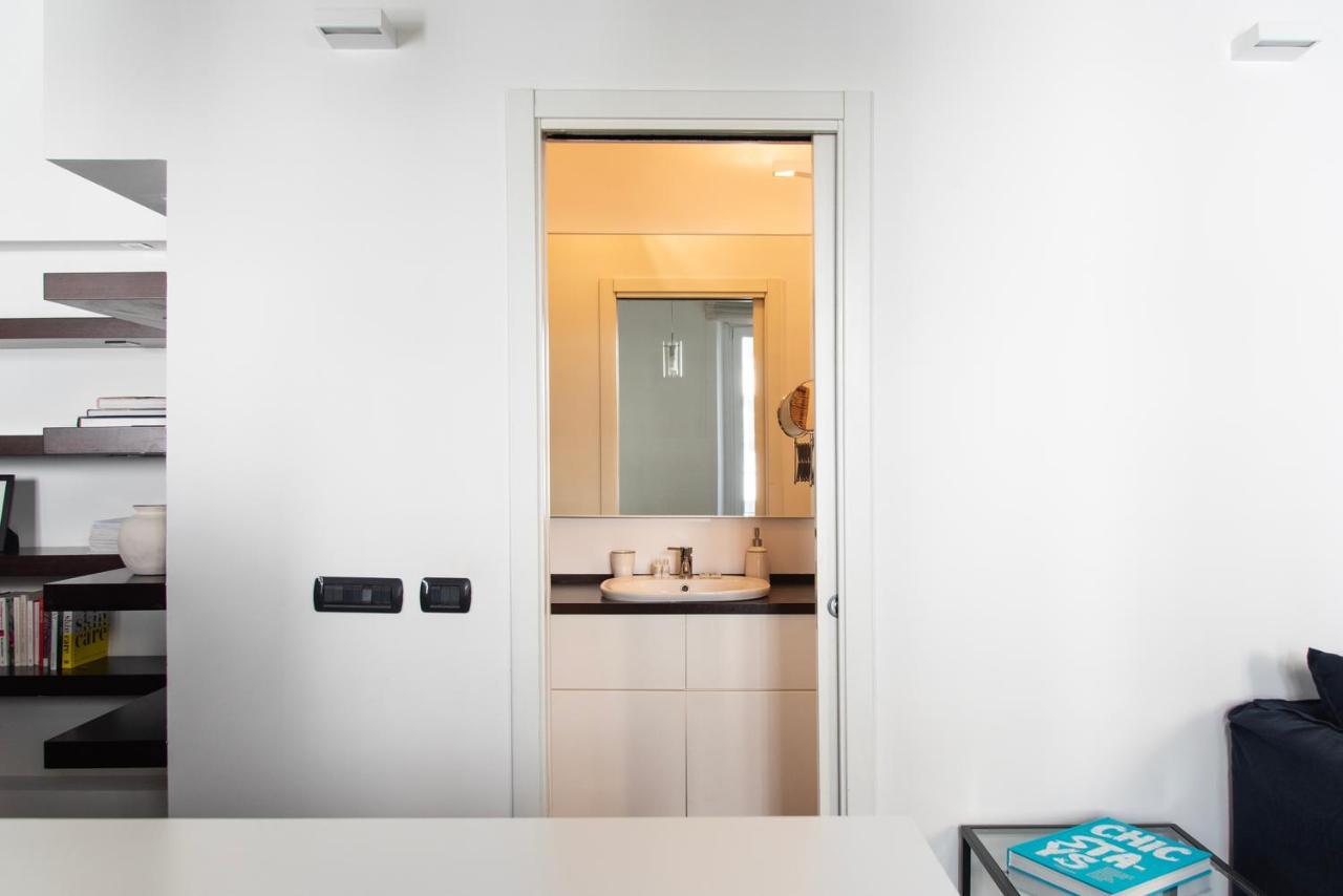 Youhosty - Charming 2-bed Flat With Terrace, Navigli & Duomo *
