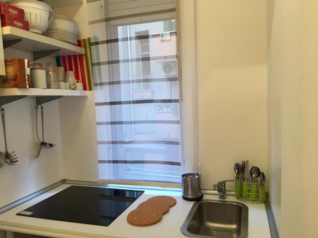 Apartment Flat In Red Metro