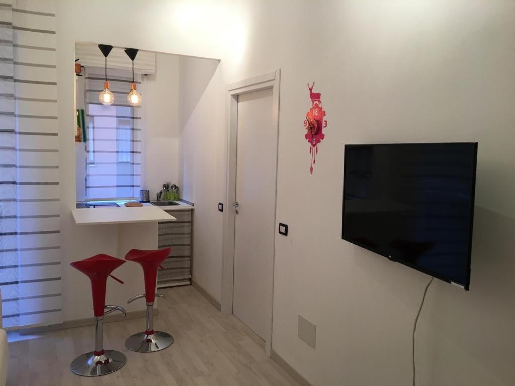 Apartment Flat In Red Metro