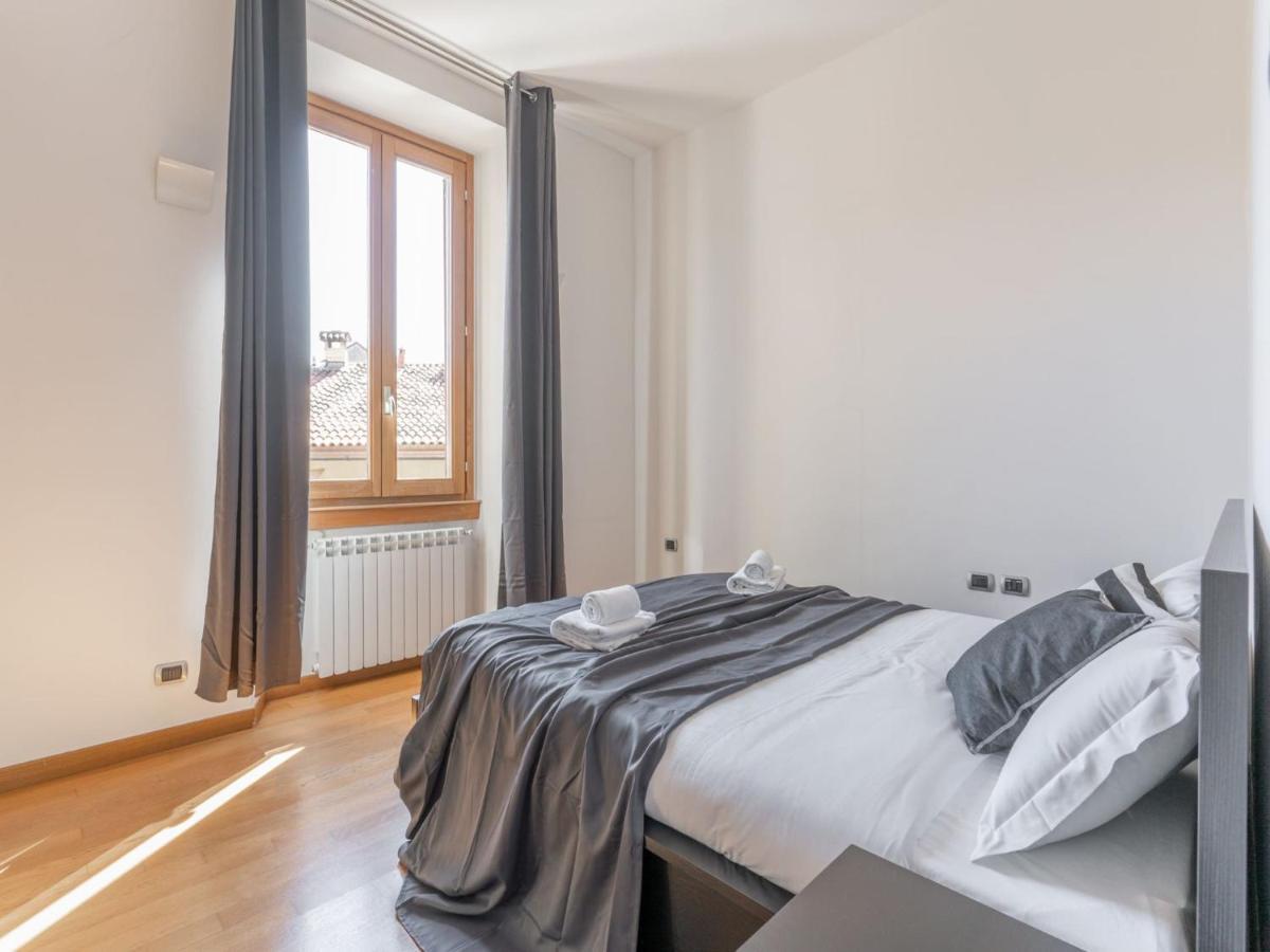 The Rent - Modern Two-bedroom Near Navigli Milan