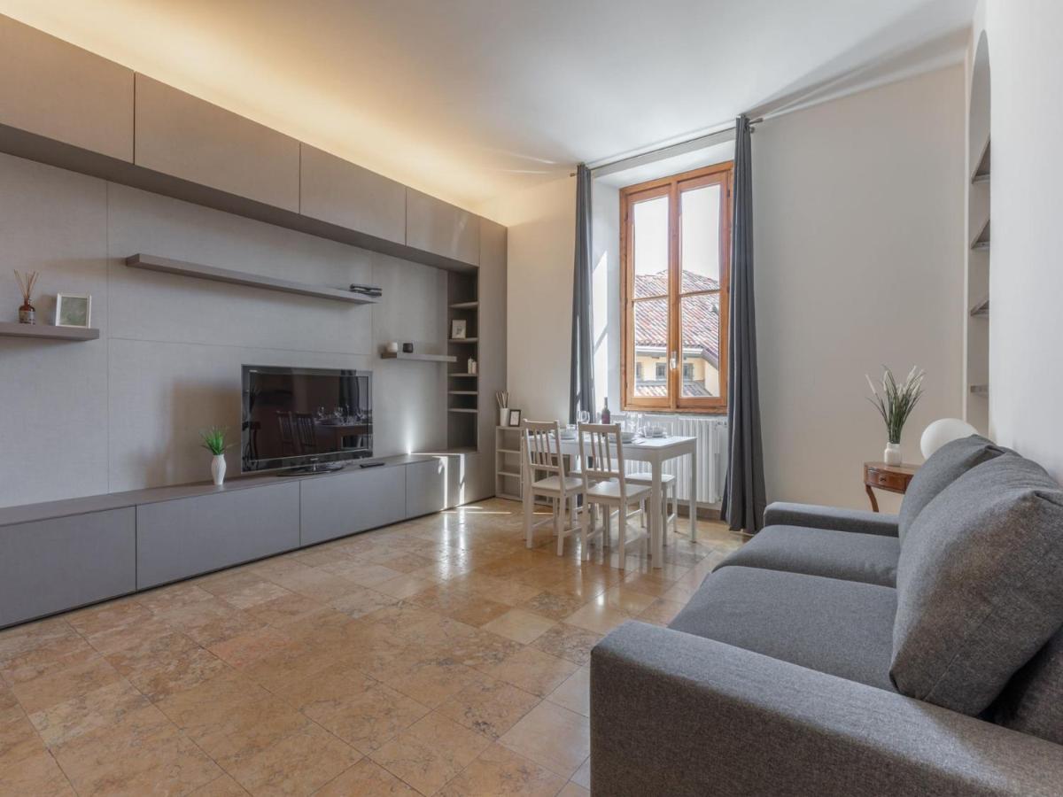 The Rent - Modern Two-bedroom Near Navigli * Milan