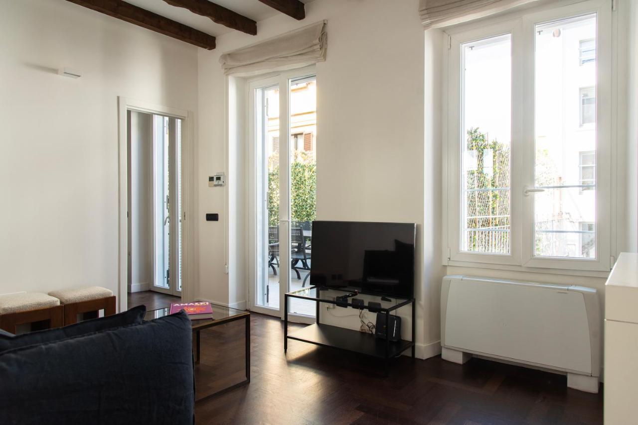 Apartment Youhosty - Charming 2-bed Flat With Terrace, Navigli & Duomo Milan