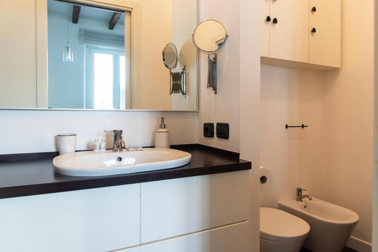 Youhosty - Charming 2-bed Flat With Terrace, Navigli & Duomo * Milan