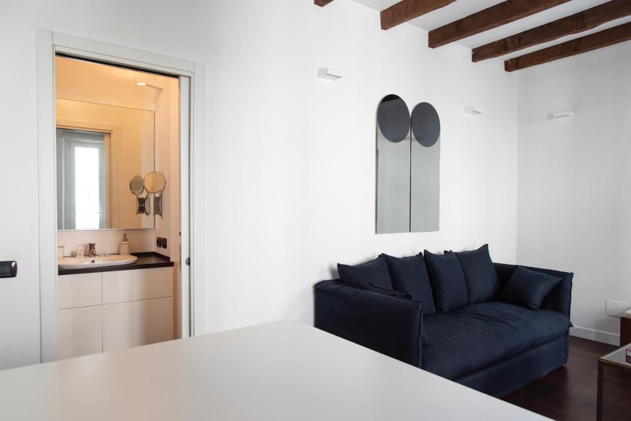 Youhosty - Charming 2-bed Flat With Terrace, Navigli & Duomo