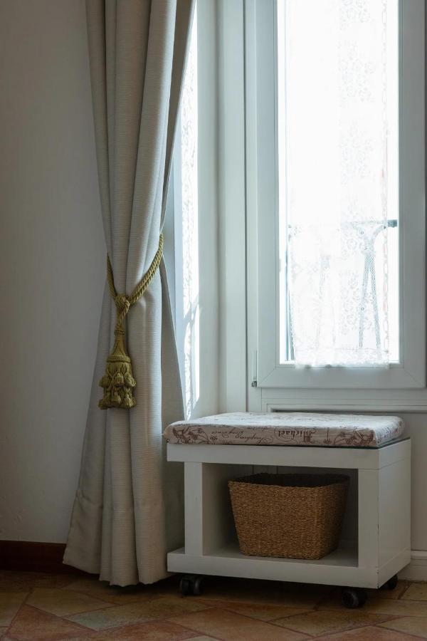 Canal View Historical Apartment Milan
