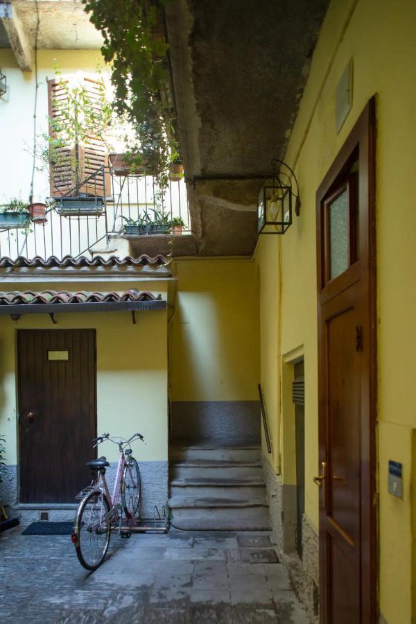 Canal View Historical Apartment Milan