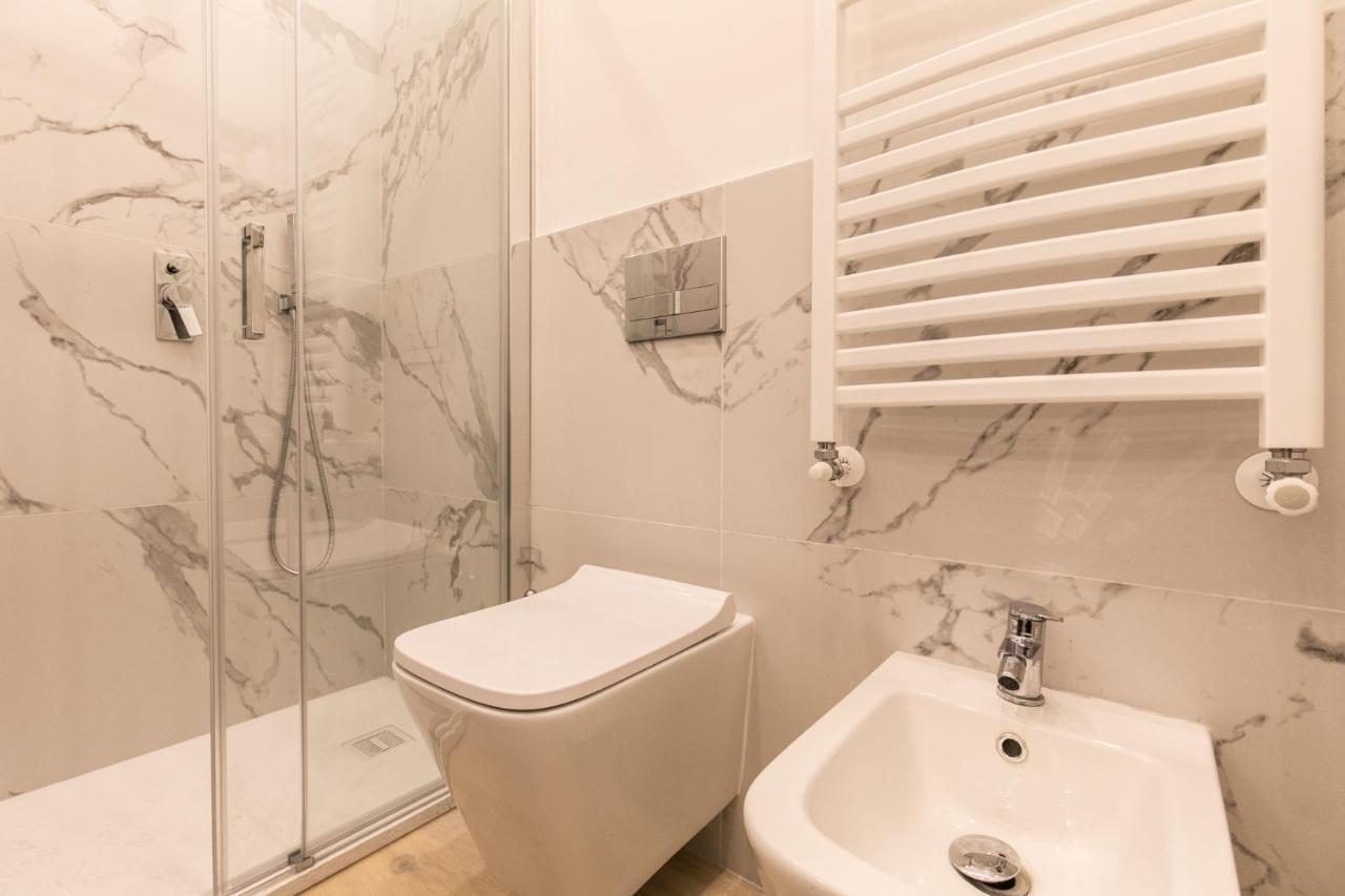 Luxury - A Due Passi Dal Centro Di Apartamento Milão