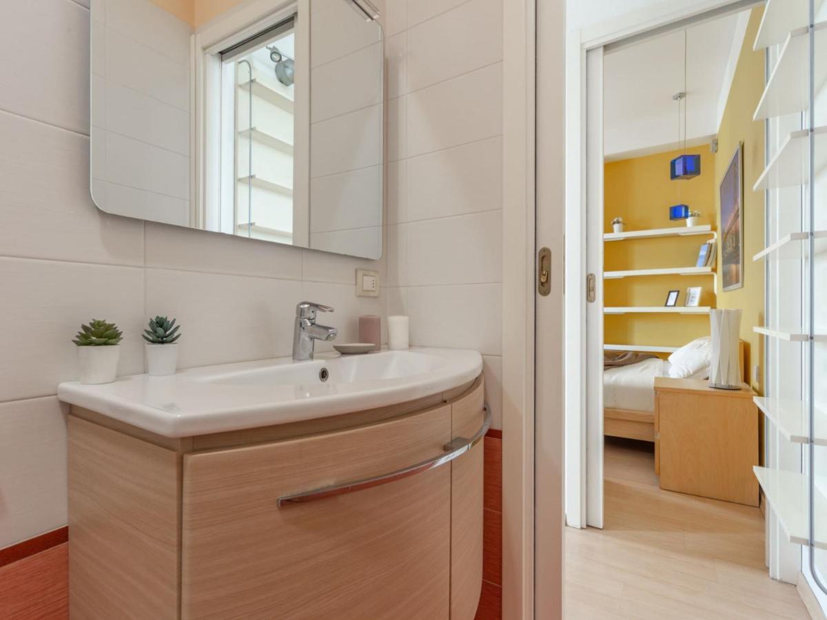The Rent - Cosy One-bedroom In Via Fogazzaro Apartment *
