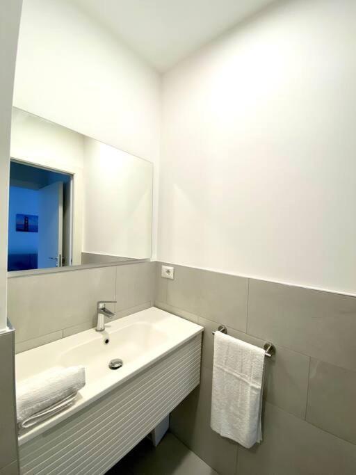• Amendola Apartment Mailand