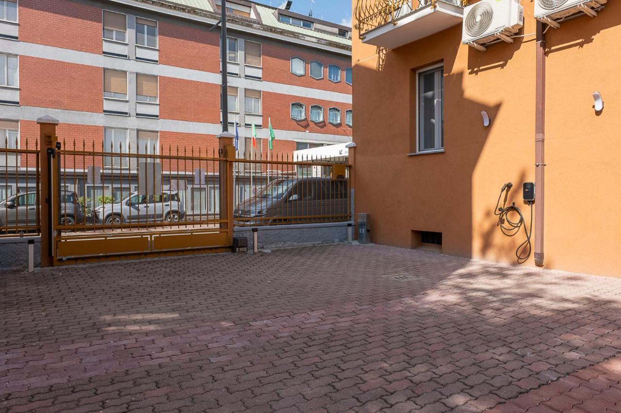Leader 4 - Monzino - Hockey Msg Arena - Linate - Apartment *