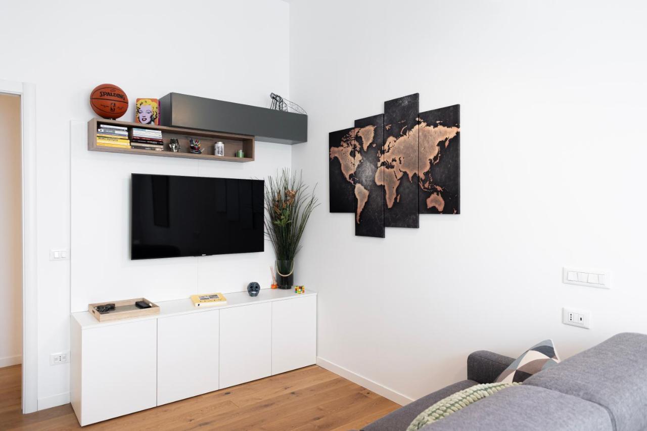 Apartamento Elegante Bilocale In De Angeli - Piazzale Siena Milão