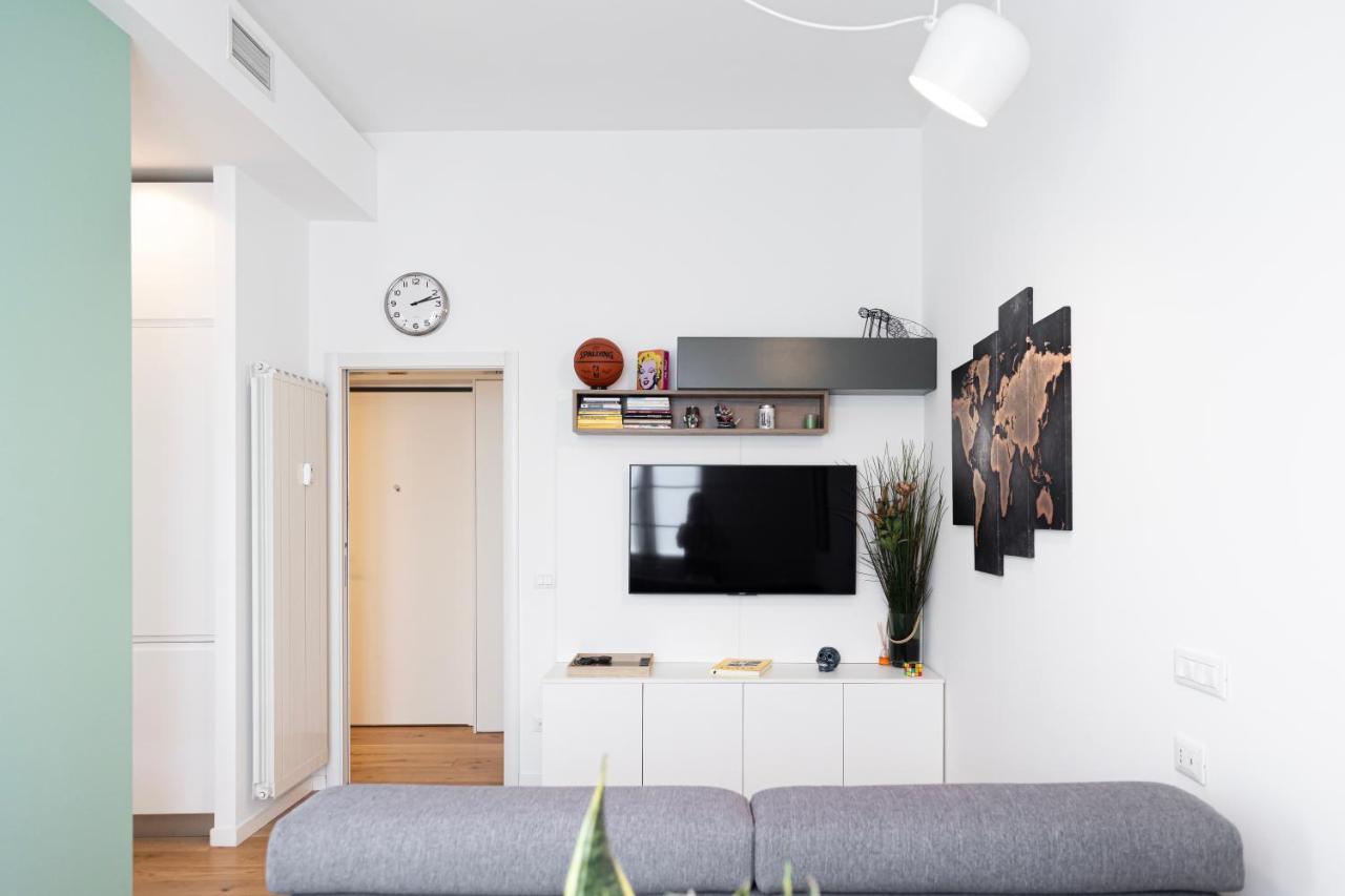 Elegante Bilocale In De Angeli - Piazzale Siena Apartamento