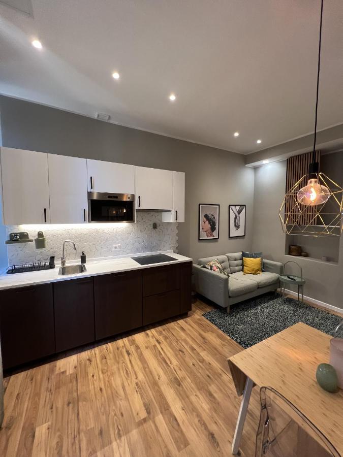 B32b Modern, Functional And Fully Equipped One Bedroom With A Lovely Small Balcony